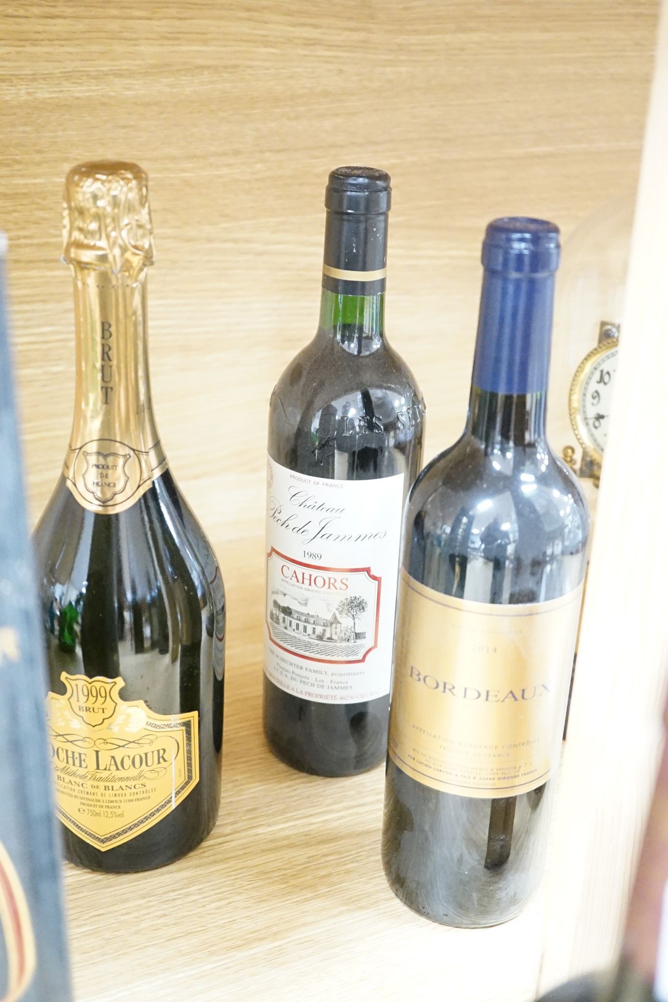 A bottle of Tattinger Champagne, wines, etc. (10)